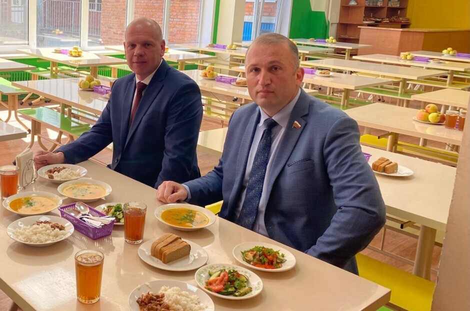 Депутаты предлагают ввести бесплатное питание для всех школьников