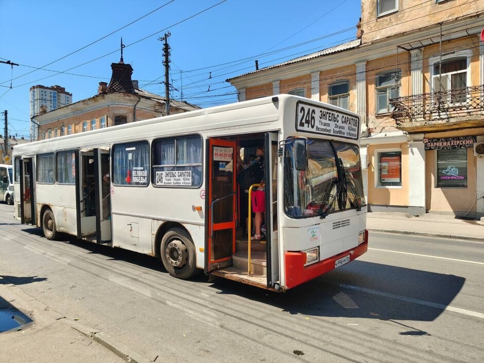В Саратове пассажиры автобусов жалуются на невыносимую жару