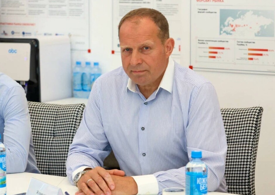 Депутаты и общественники из Севастополя доставили в ЛДНР груз с жизненно необходимой водой