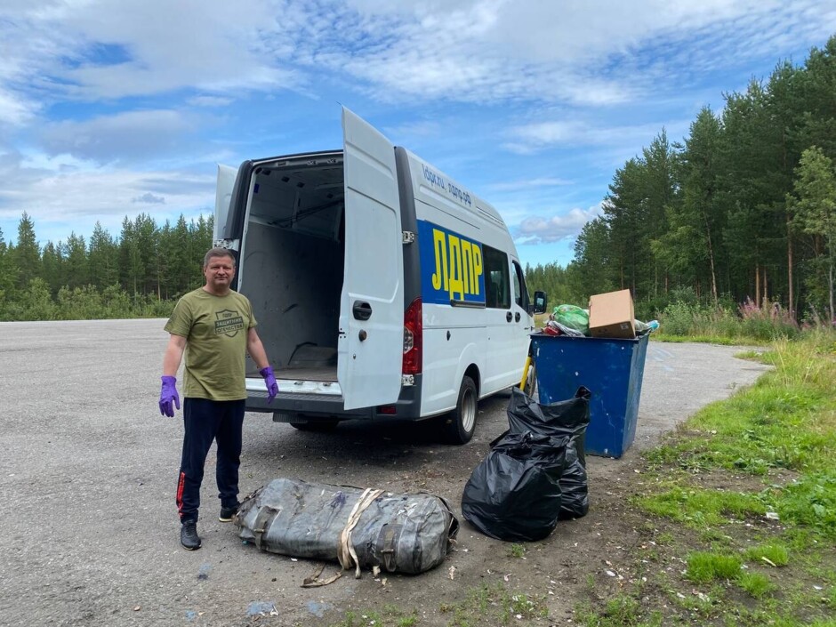 В Мурманске требуют решить проблему свалок на трассе Кола-Лотта