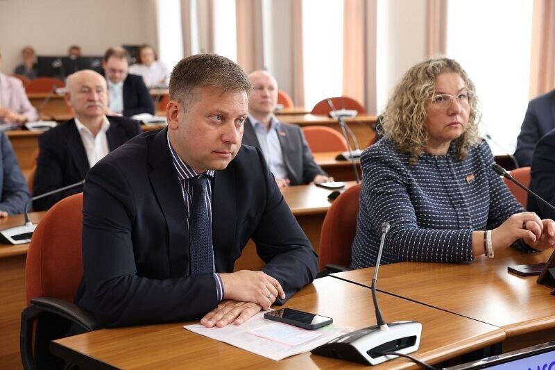 Депутат спешит на помощь! Возможно, он направляется именно к вам…
